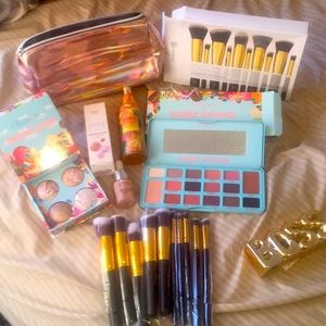 Makeup bundle + 1 freebie